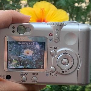 SALE!! Canon Powershot A85 camera takes AA batteries.